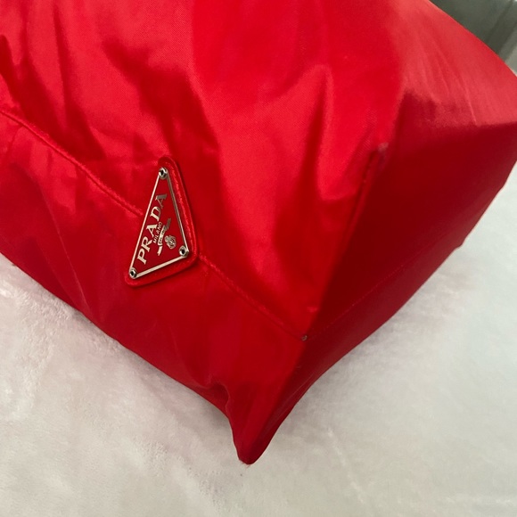 Authentic PRADA large red nylon tote with chain strap - Picture 10 of 17